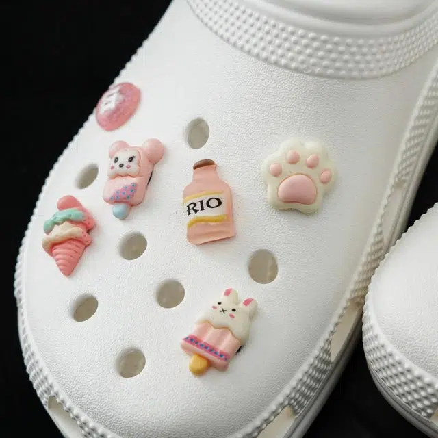 crocs