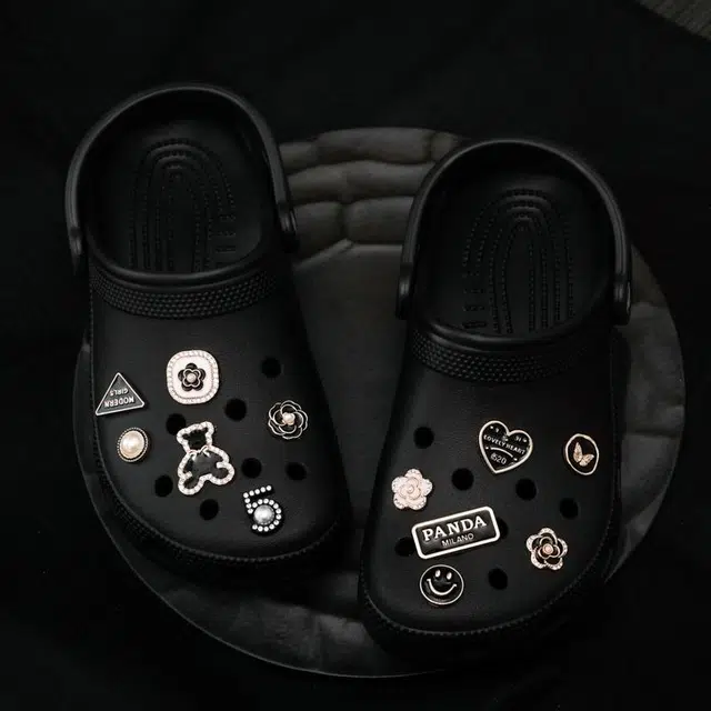 crocs