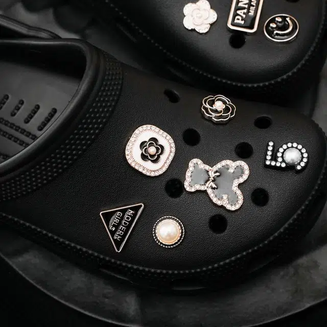crocs