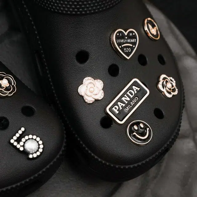 crocs