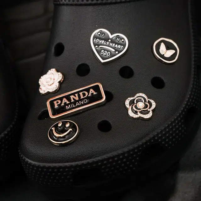 crocs