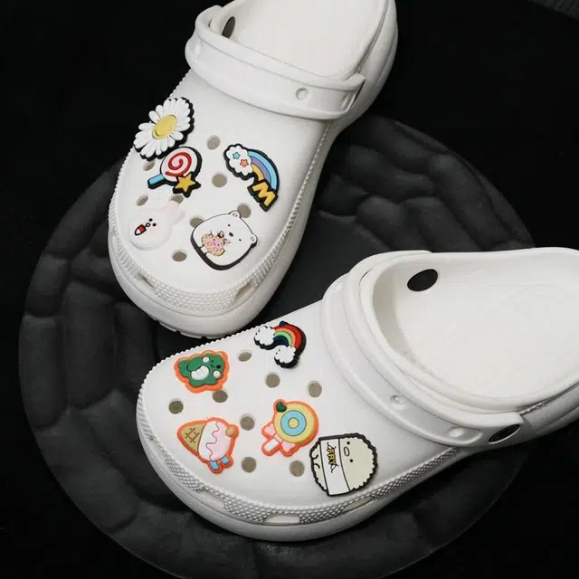 crocs