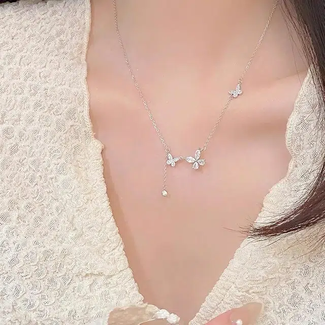 925