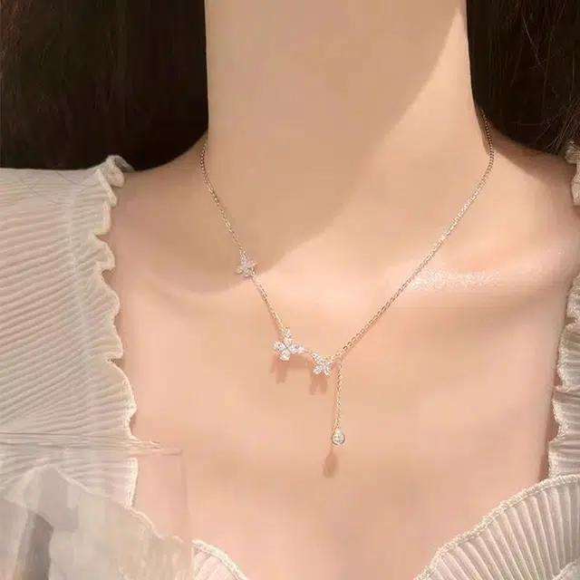 925