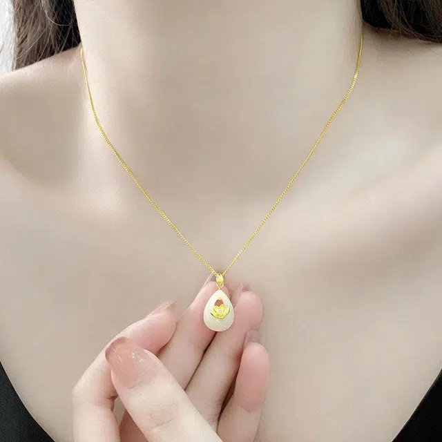 925