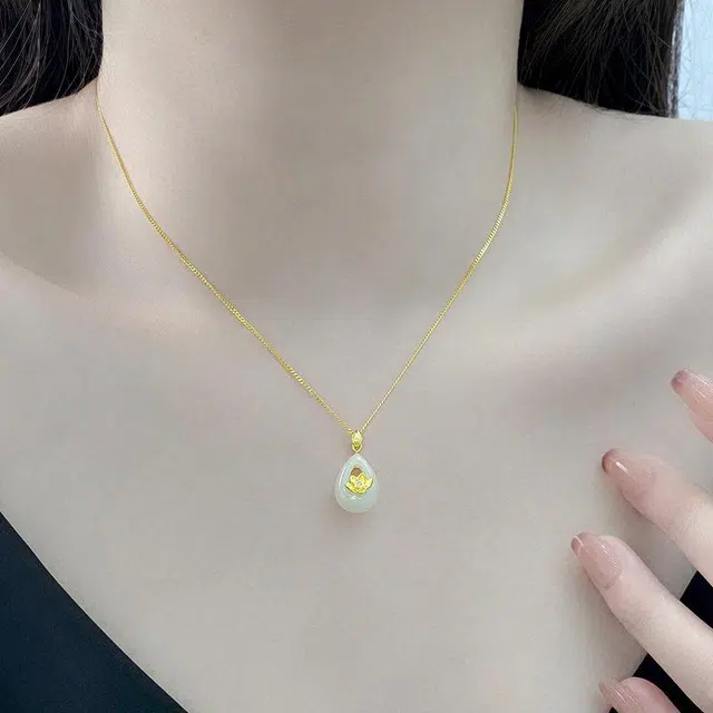 925