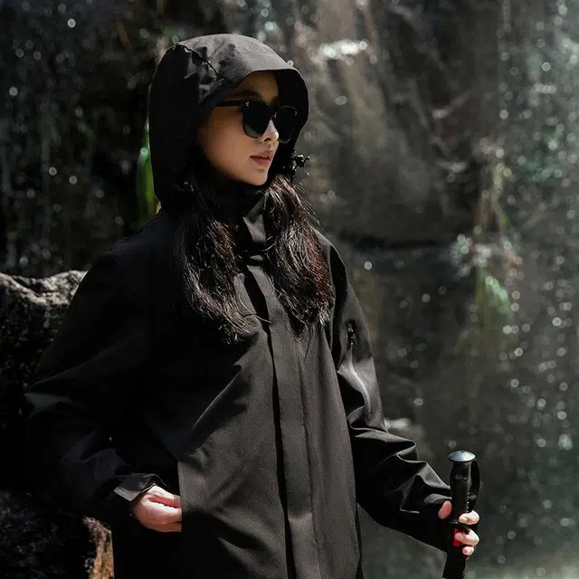 雅鹿  纯色时尚潮流  防水防风防紫外线透气耐磨保暖冲锋衣 男女同款 黑色