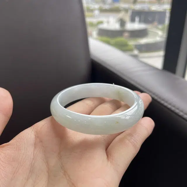 翠亨祥 淡春彩优雅大气 糯种 翡翠手镯 女款