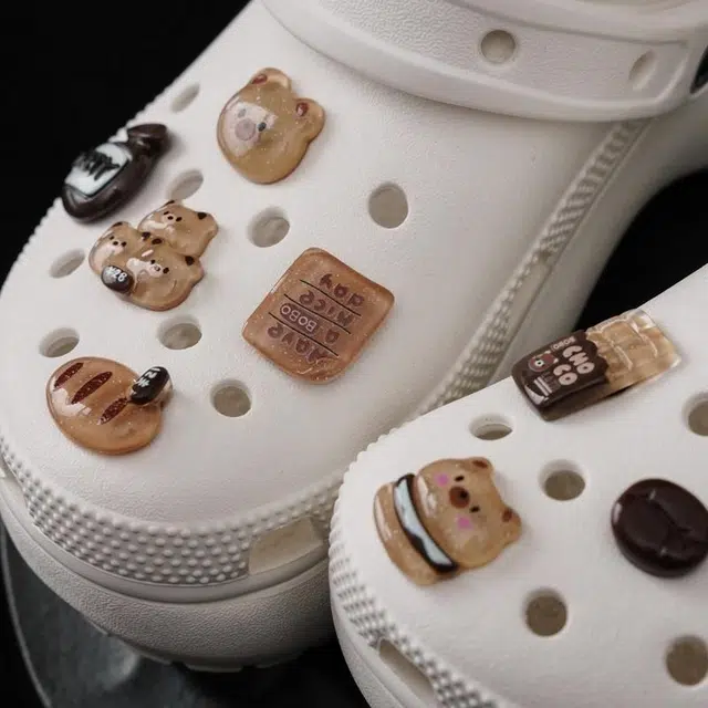 crocs
