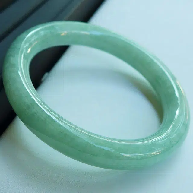 55.6mm