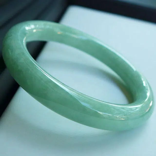 55.6mm