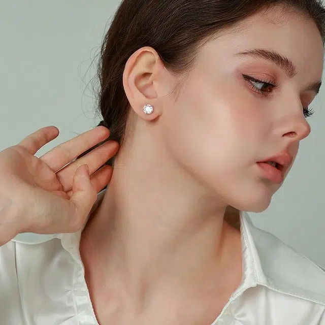 925