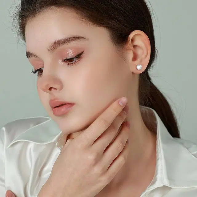 925