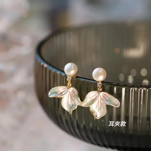 品彩 高级感轻奢高档大气 花朵耳饰 淡水珍珠 耳夹 女款