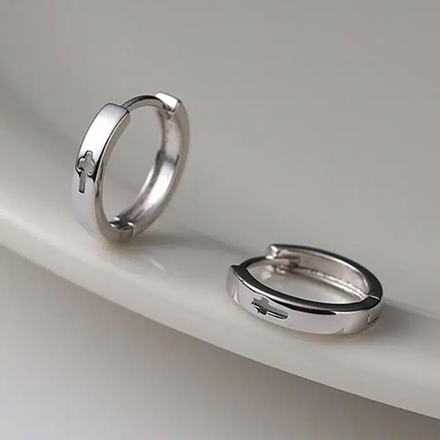 925