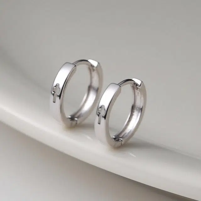 925