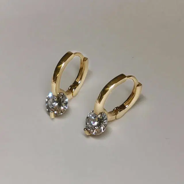 925