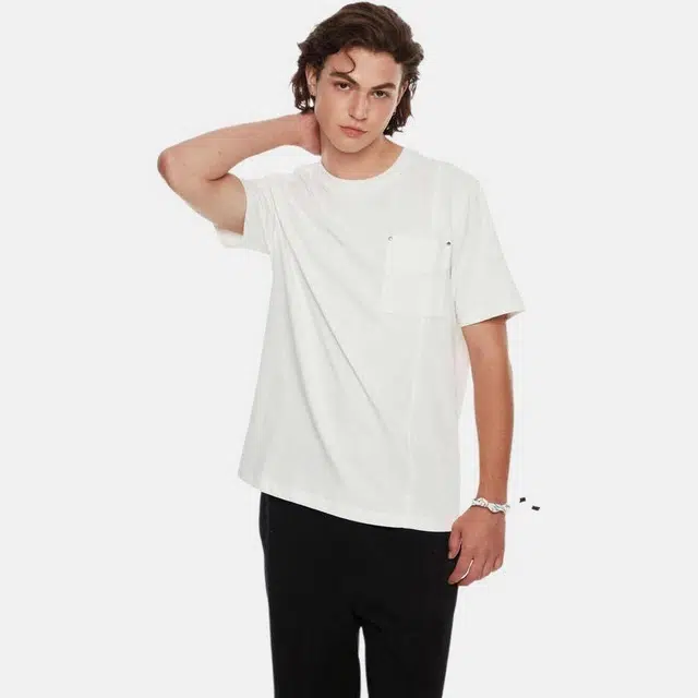 GUESS T