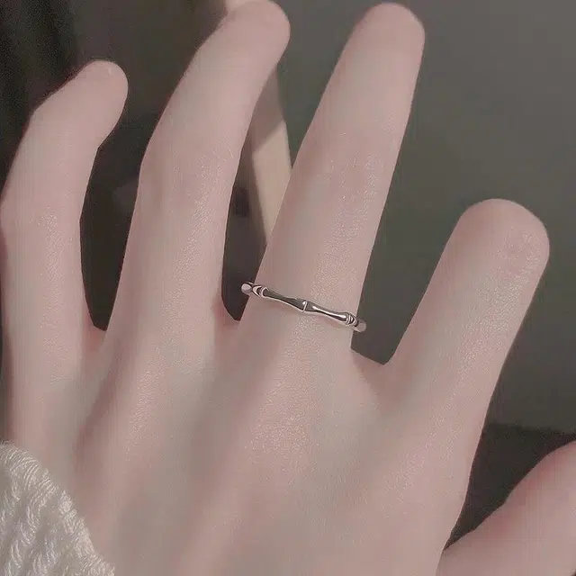 925