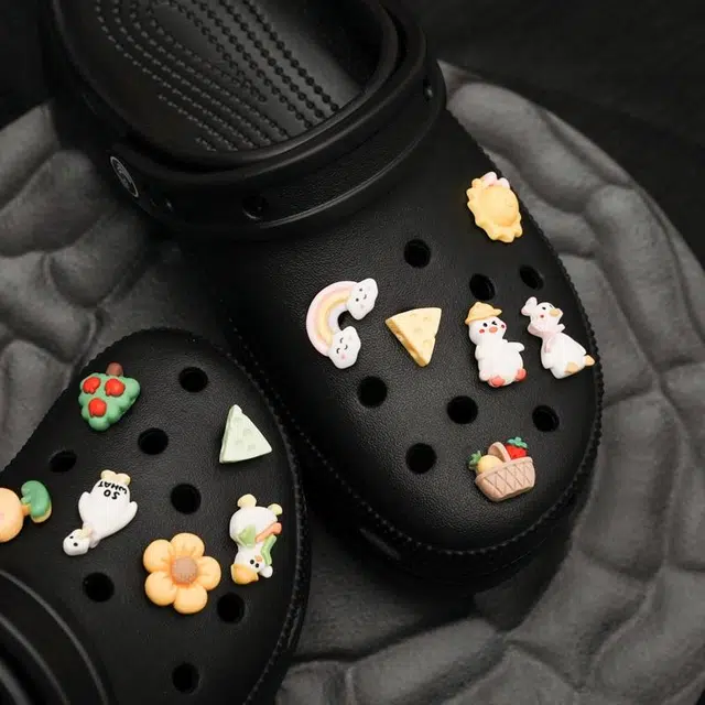 12 crocs