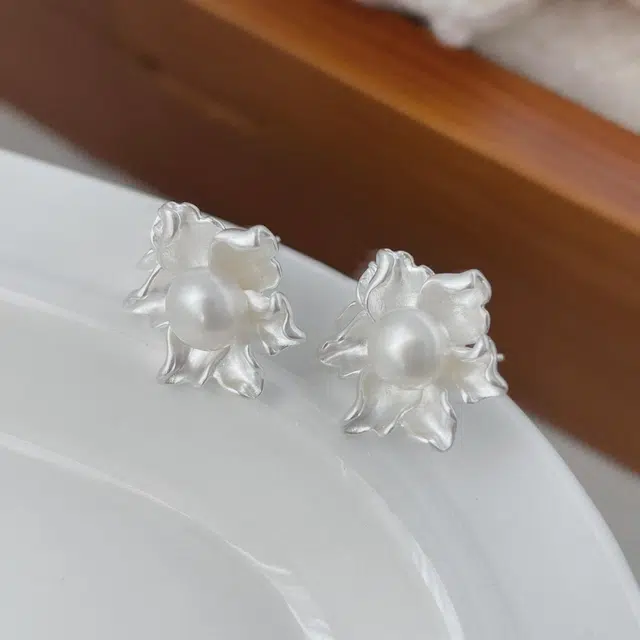 倾爱 法式轻奢茉莉花 简约高级感气质 珍珠 耳钉 女款