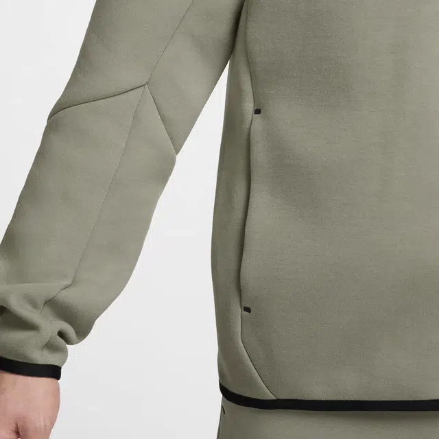 Nike TCH FLC FZ WR logo