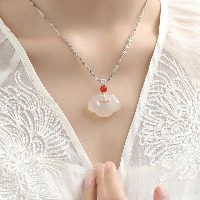 克拉日记 玛瑙布绳如意平安锁编织绳新中式小众高级感设计饰品锁骨链招财平安好运礼盒 玉髓 项链 女款