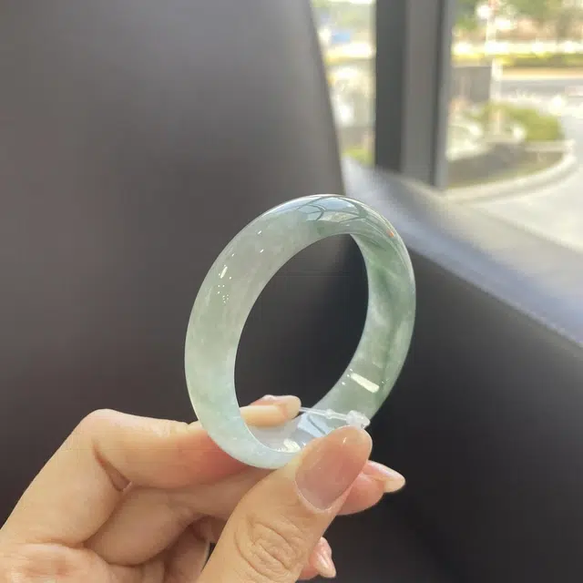 翠亨祥 糯绿飘花 优雅大气 糯种 翡翠手镯 女款