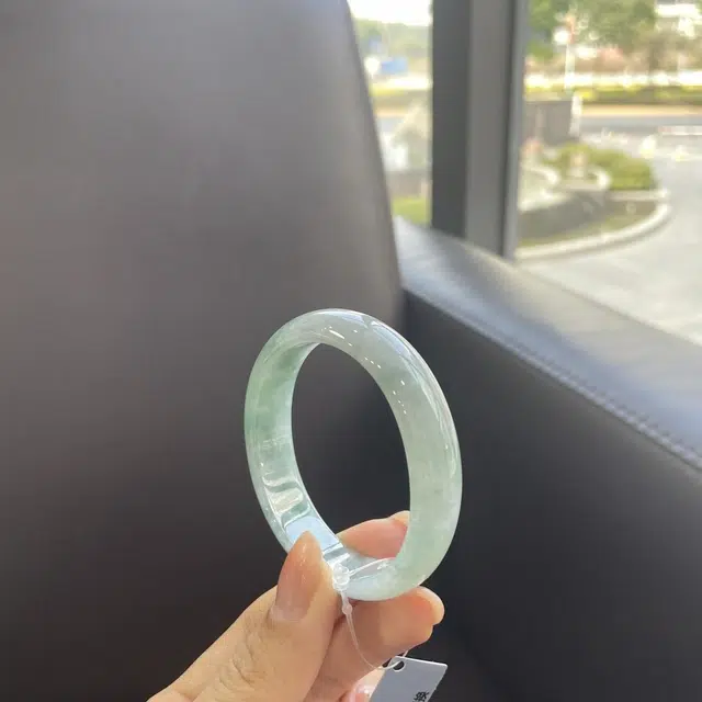 翠亨祥 糯绿飘花 优雅大气 糯种 翡翠手镯 女款