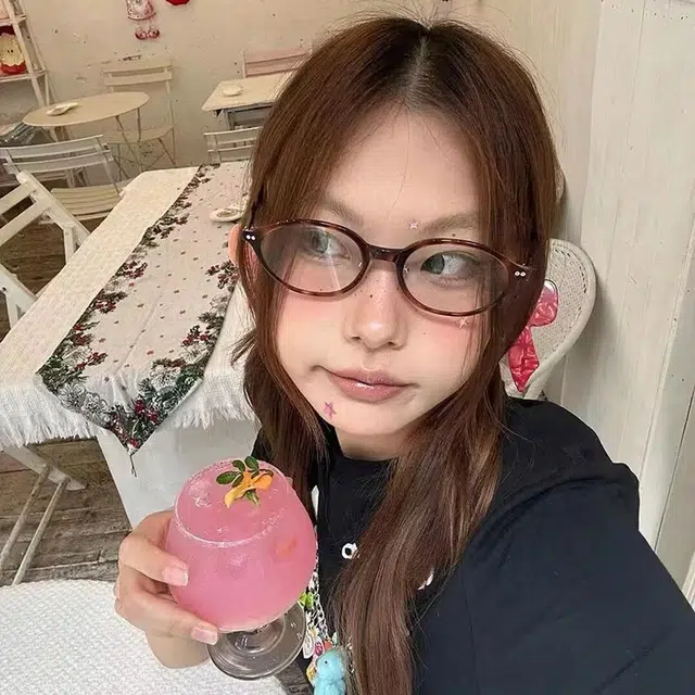 匠达人 高级感时髦书呆子风素颜礼盒复古防蓝光近视 板材镜架 椭圆形 光学镜架 女款