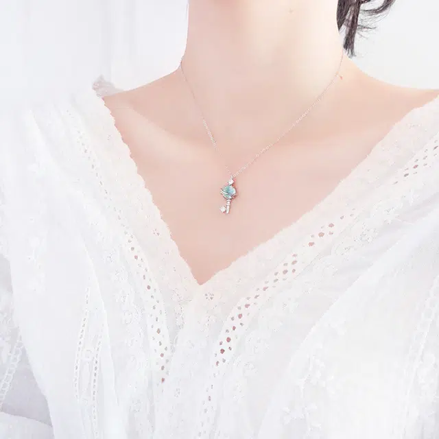 S925