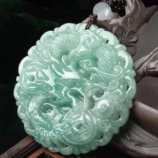 周纪福 龙衔玉币 糯种 翡翠吊坠 男女同款情侣款