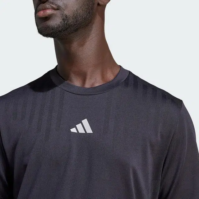 adidas logo T