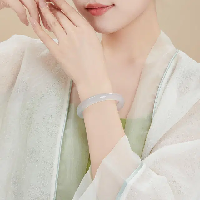 【甄选精品】 老凤祥 甜美时尚轻奢高级感镯子 玛瑙 手镯 女款