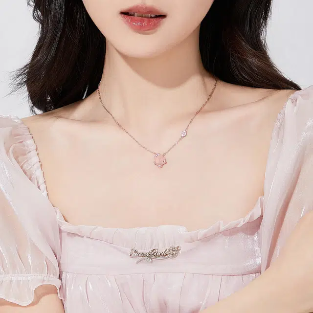 老凤祥 甜美萌蛇吊坠新中式甜美可爱福蛇爱心锁骨链 玉髓 项链 女款