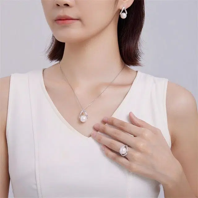 珍珠皇后 几何时尚近正圆淡水珍珠 项链 女款