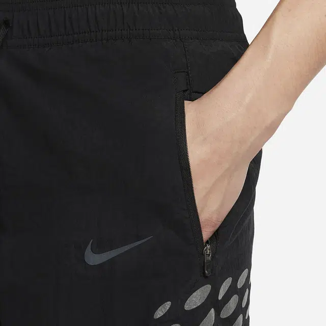 Nike Run Division Pinnacle Logo