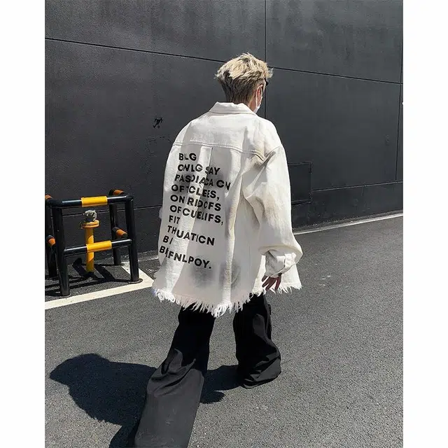 雅鹿 美式高街字母印花简约基础款纽扣宽松翻领街头嘻哈防风舒适大码破坏毛边设计款无性别主义夹克外套 男女同款