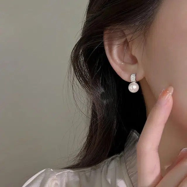沂茹 时尚森系轻奢精致小众设计感白色珠子闪耀气质耳饰优雅甜美几何日常百搭气质 铜合金 耳环 女款