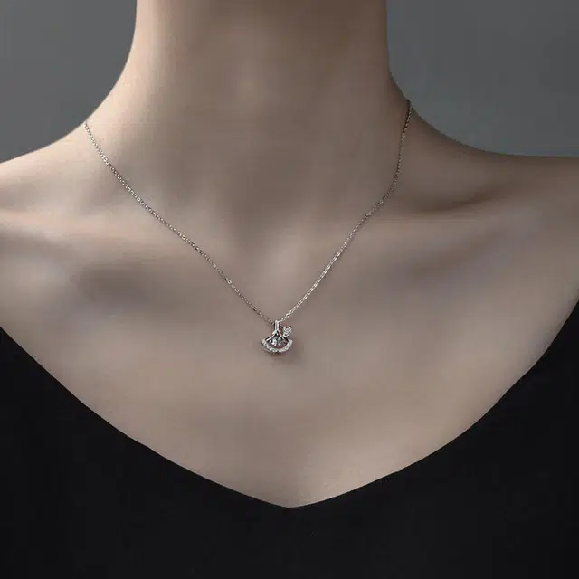925