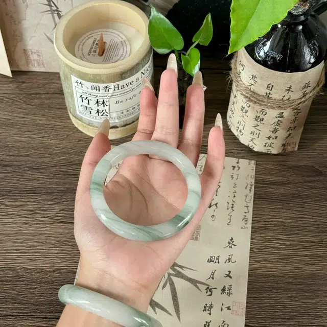 【平价优质款】 雅谷 青山黛翠玉贵妃玉镯 本命年平安镯 温润细腻 新中式国潮古风清冷优雅 高级感百搭 妈妈 礼盒 天山翠 手镯 女款
