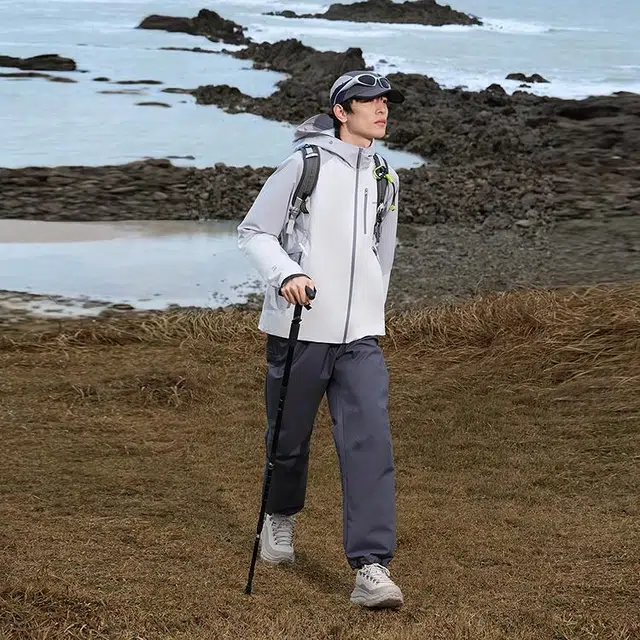 波司登 防风防水透气耐磨纯色户外机能单层软壳下摆抽绳连帽夹克外套 男款
