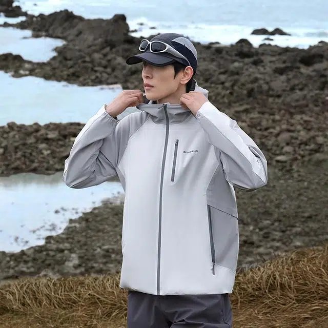 波司登 防风防水透气耐磨纯色户外机能单层软壳下摆抽绳连帽夹克外套 男款