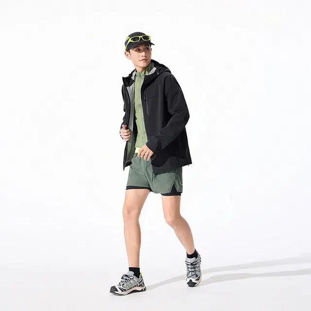 波司登 防风防水透气耐磨纯色户外机能单层软壳下摆抽绳连帽夹克外套 男款