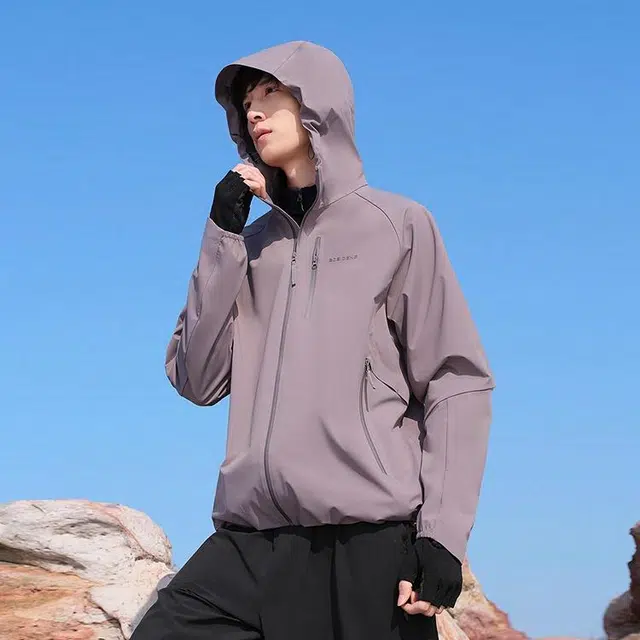 波司登 防风防水透气耐磨纯色户外机能单层软壳下摆抽绳连帽夹克外套 男款