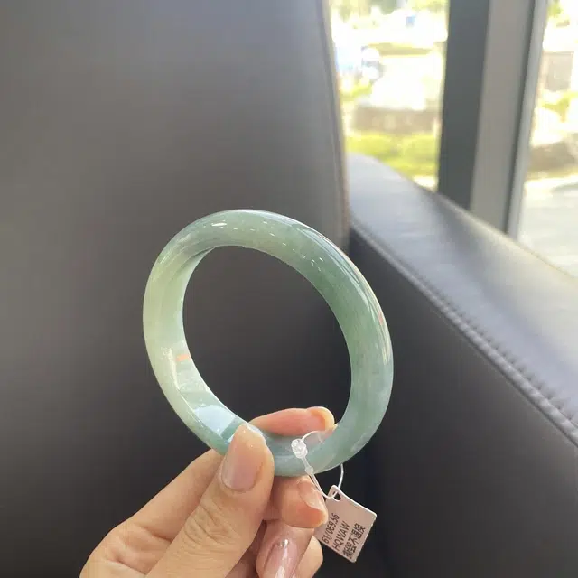 翠亨祥 油绿飘花 大气优雅 糯种 翡翠手镯 女款