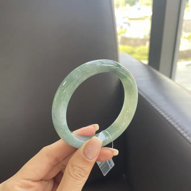 翠亨祥 油绿飘花 大气优雅 糯种 翡翠手镯 女款