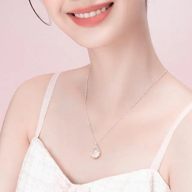 金大福 白月光荔枝冻 粉色少女心优雅可爱甜美精致浪漫简约百搭小众轻奢锁骨链 配礼盒 玉髓 项链 女款