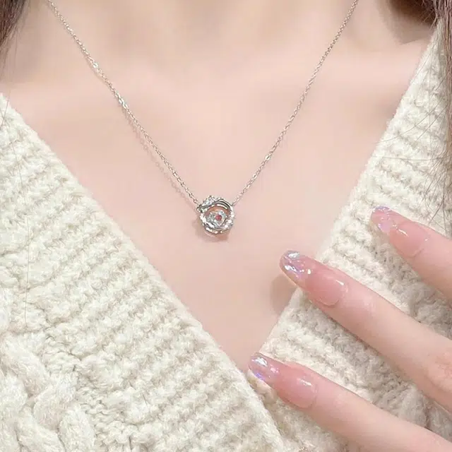 925