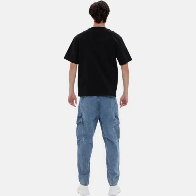 GUESS T